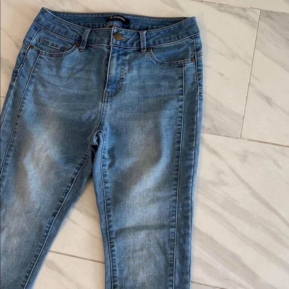 d. jeans Light Blue Denim Jeans. stretches - Picture 4 of 9
